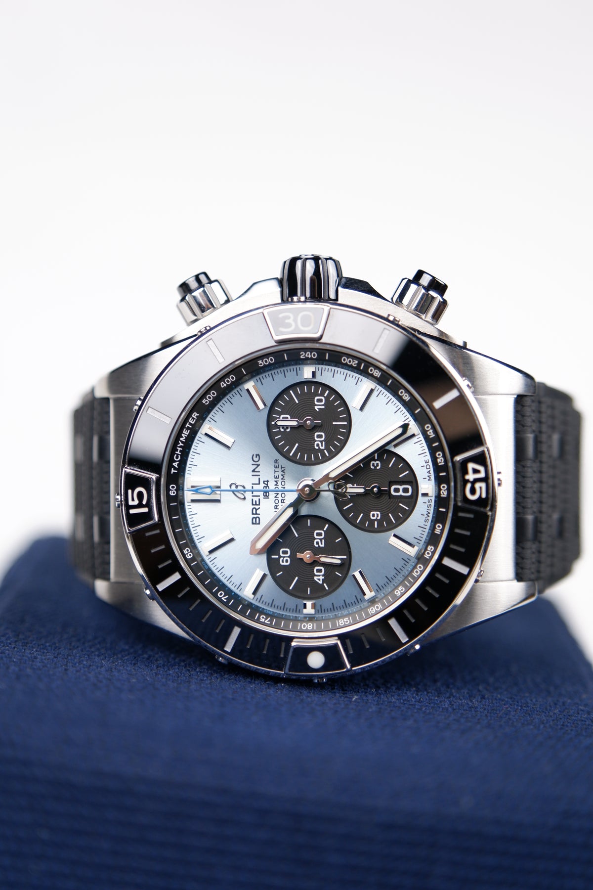 Breitling Super Chronomat Niebieski 44mm Stal PB0136251C1S1