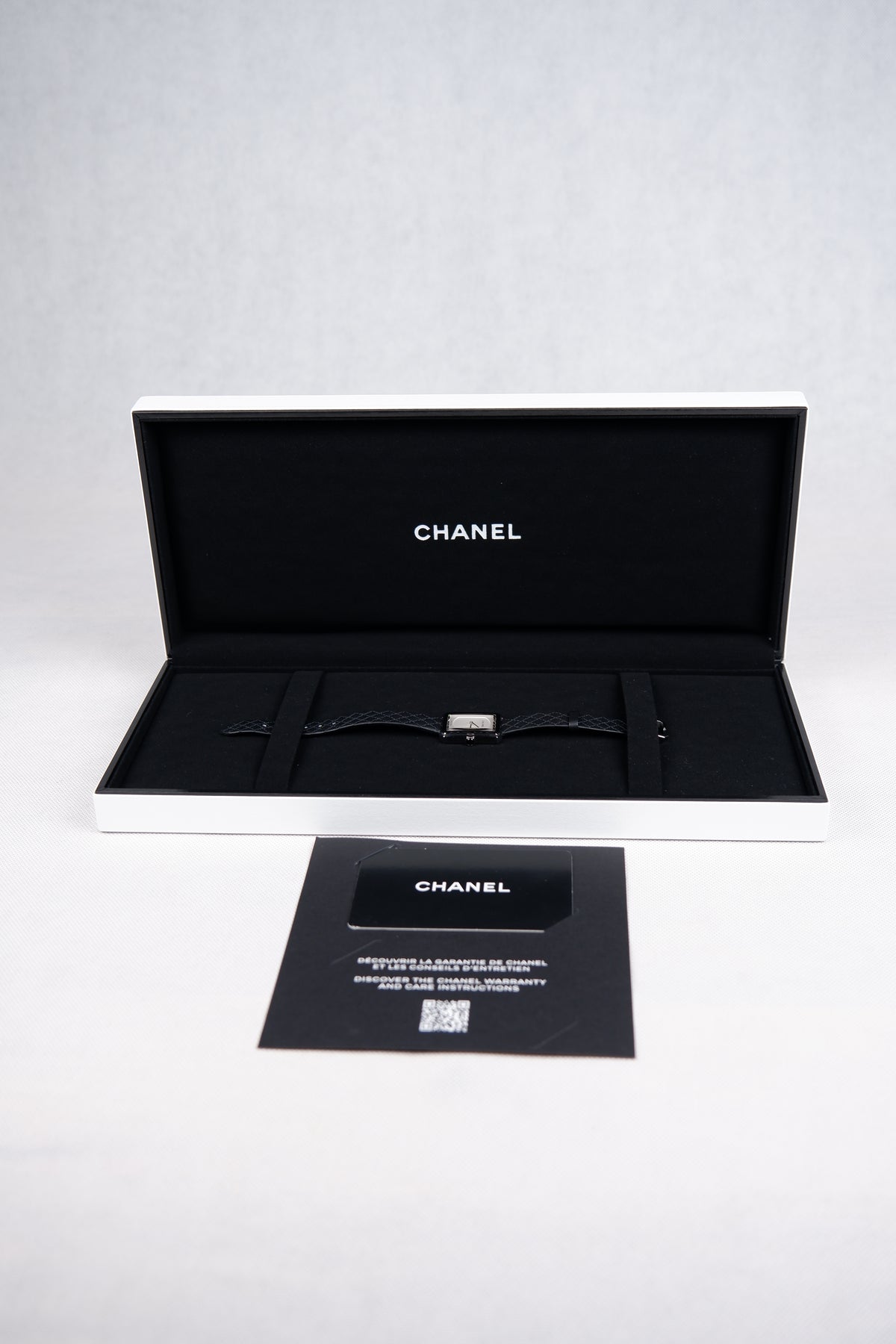 Chanel Boy-Friend Biały 27.9 x 21.5 mm Stal H6401