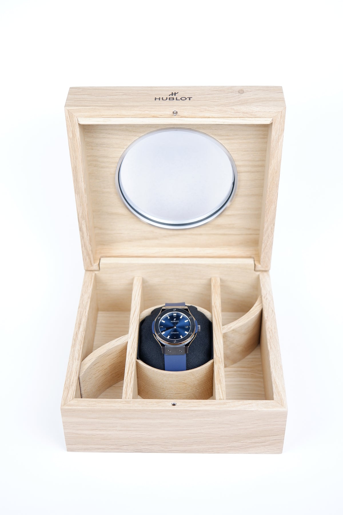 Hublot Classic Fusion Blue Niebieski 38 mm Tytan 565.NX.7170.RX