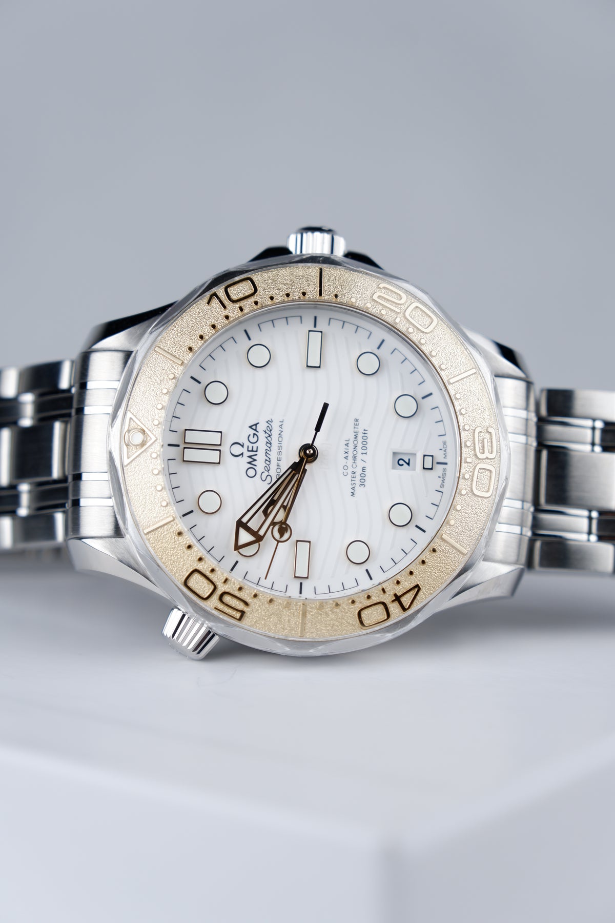 Omega Seamaster Diver 300 M Bialy 42 mm Stal 522.21.42.20.04.001