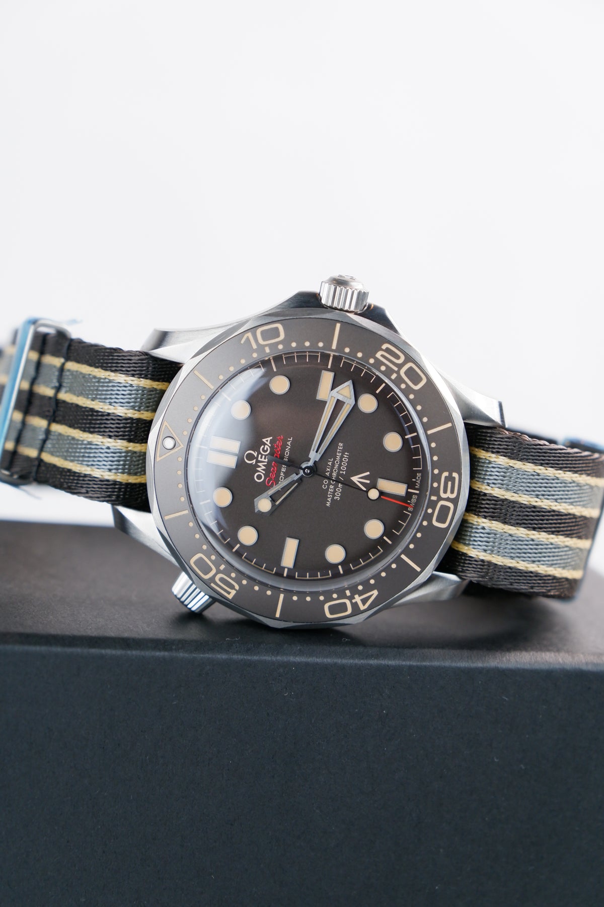 Omega Seamaster Diver 300 M 007 Czarny 42 mm Tytan 210.92.42.20.01.001