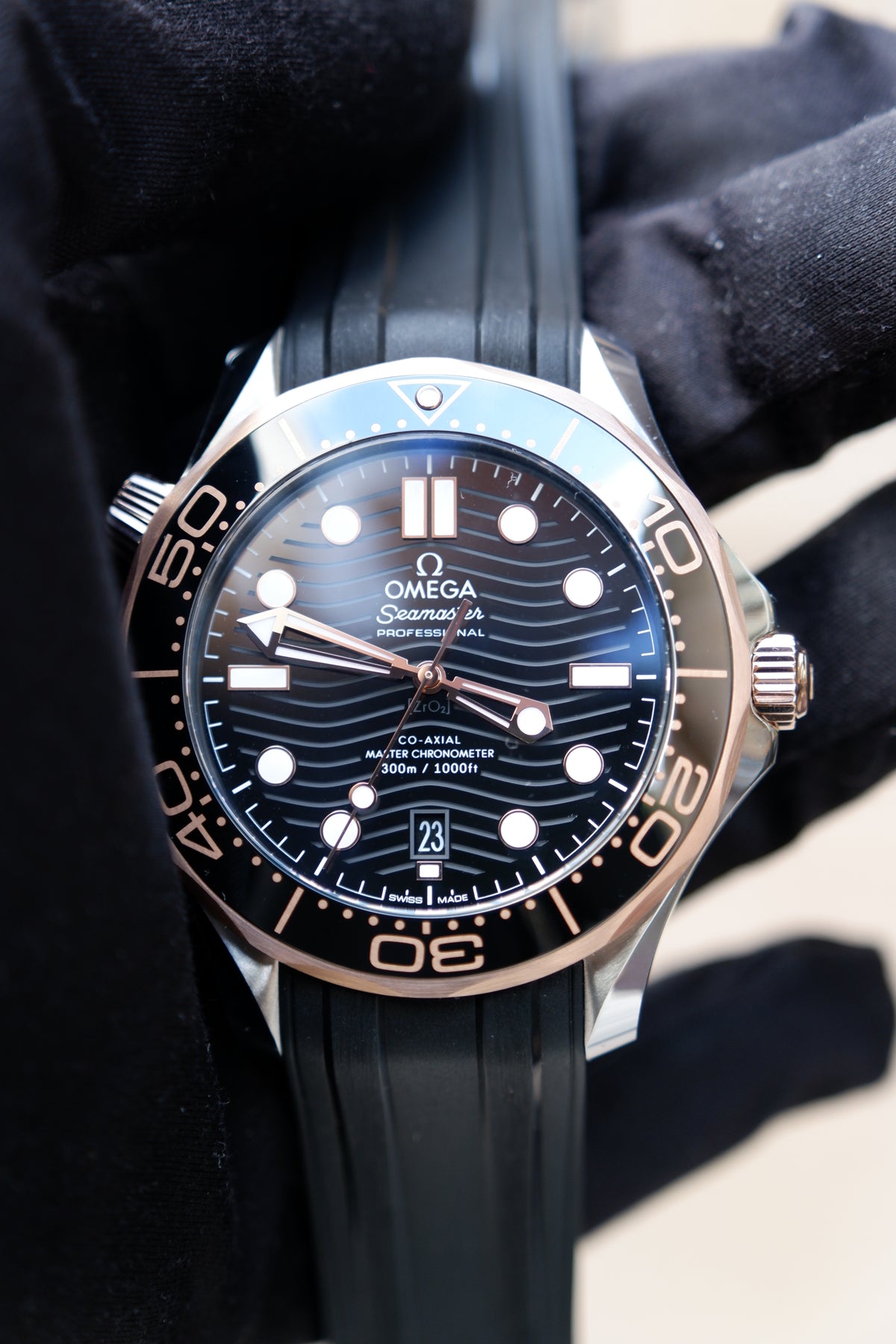 Omega Seamaster Diver 300 M Czarny 42 mm Zloto/Stal 210.22.42.20.01.002
