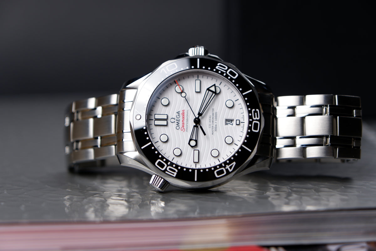Omega Seamaster Diver 300 M Bialy 42 mm Stal 210.30.42.20.04.001