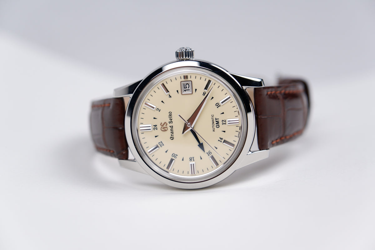 Grand Seiko Elegance Collection Szampański 39.5 mm Stal SBGM221